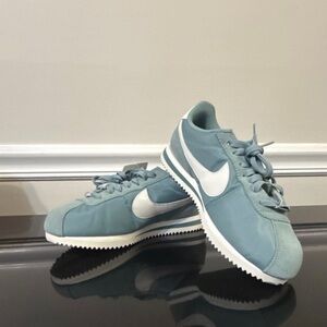 SALE-10%
Nike Light Teal Fabric Interior with White Label
